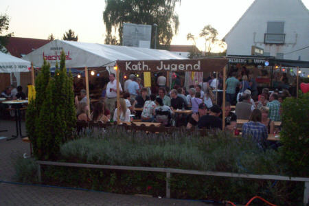 Der gutbesuchte Biergarten